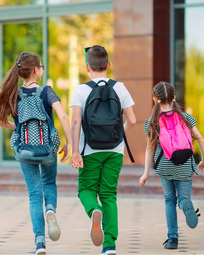 Group-of-kids-going-to-school-together